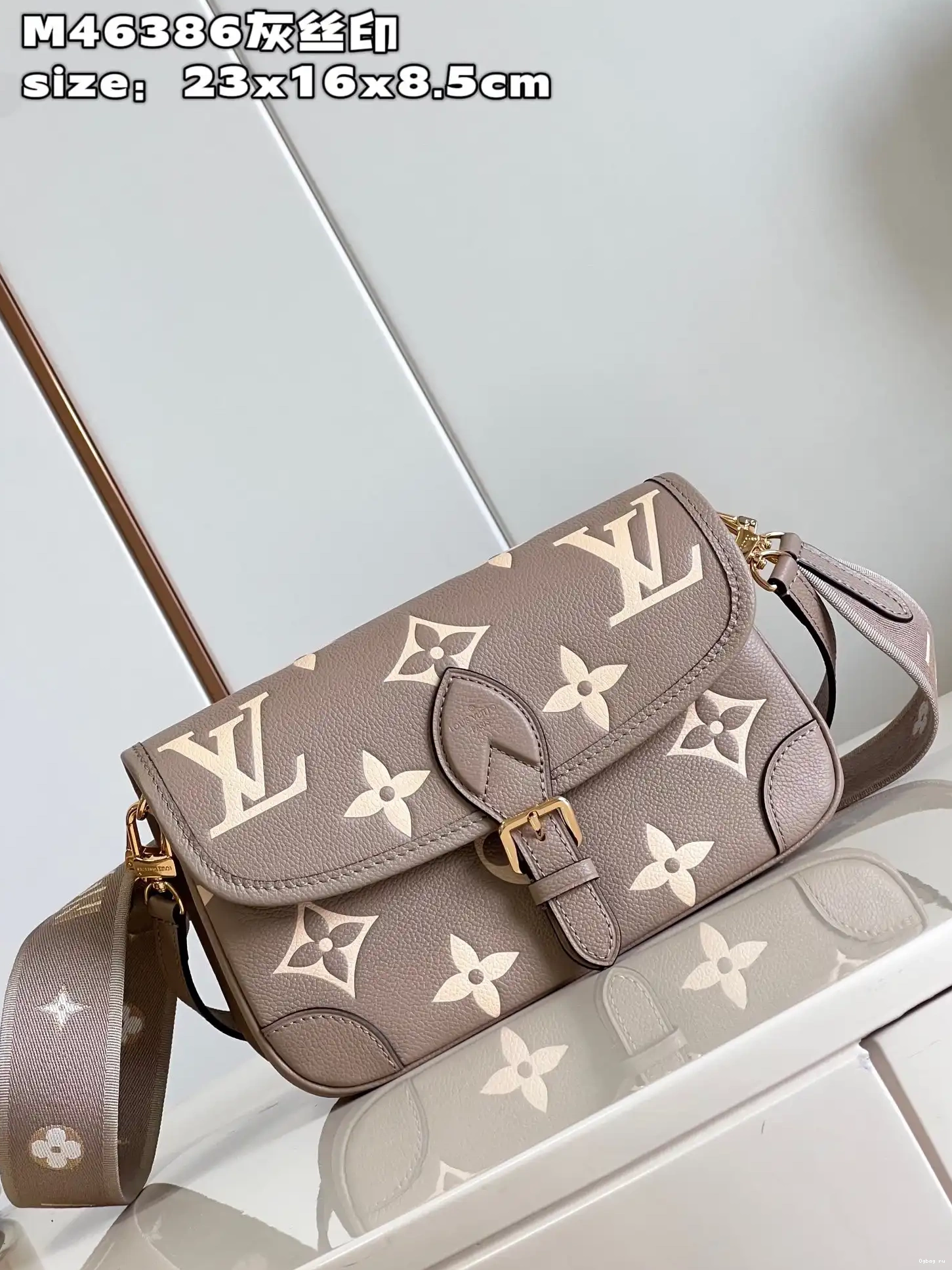 VUITTON Nano LOUIS Diane 0413